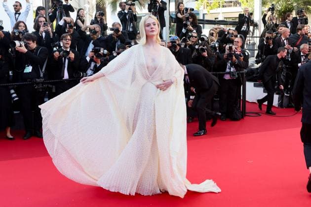 CC MontÃ e des marches pour la cÃ rÃ monie de clÃ ture du 77eme Festival International du Film de Cannes au Palais des Festivals Ã Cannes Elle Fanning MontÃ e des marches pour la cÃ rÃ monie de clÃ ture du 77eme Festival International du Film de Cannes au Palais des Festivals Ã Cannes On may 25th 2024 Christophe Clovis Bestimage Red carpet for the closing ceremony of the 77th Cannes International Film Festival at the Palais des Festivals in Cannes, France On may 25th 2024 Cannes France  Copyright: xChristophexClovisx xBestimagexChristophexClovisx xBestimagex