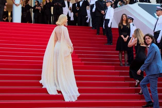 CC MontÃ e des marches pour la cÃ rÃ monie de clÃ ture du 77eme Festival International du Film de Cannes au Palais des Festivals Ã Cannes Elle Fanning MontÃ e des marches pour la cÃ rÃ monie de clÃ ture du 77eme Festival International du Film de Cannes au Palais des Festivals Ã Cannes On may 25th 2024 Christophe Clovis Bestimage Red carpet for the closing ceremony of the 77th Cannes International Film Festival at the Palais des Festivals in Cannes, France On may 25th 2024 Cannes France  Copyright: xChristophexClovisx xBestimagexChristophexClovisx xBestimagex