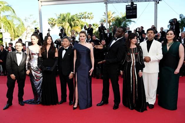 **Cannes, 77th Cannes Film Festival 2024, Final Night, Red Carpet Closing Ceremony. 77th Cannes Film Festival 2024, Final Night, Red Carpet Closing Ceremony. In the photo: the Jury Pierfrancesco Favino, Nadine Labaki, Lily Gladstone, President of the Jury Greta Gerwig, Juan Antonio Bayona, Eva Green, Omar Sy, Ebru Ceylan and Hirokazu Kore-eda Cannes France  Copyright: xIPA ABACAx