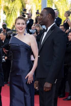 B MontÃ e des marches pour la cÃ rÃ monie de clÃ ture du 77eme Festival International du Film de Cannes au Palais des Festivals Ã Cannes Greta Gerwig, Omar Sy MontÃ e des marches pour la cÃ rÃ monie de clÃ ture du 77eme Festival International du Film de Cannes au Palais des Festivals Ã Cannes Le 25 mai 2024 Olivier Borde Bestimage Red carpet for the closing ceremony of the 77th Cannes International Film Festival at the Palais des Festivals in Cannes, France On may 25th 2024 Cannes France  Copyright: xOLIVIERxBORDEx xBESTIMAGExOLIVIERxBORDEx xBESTIMAGEx