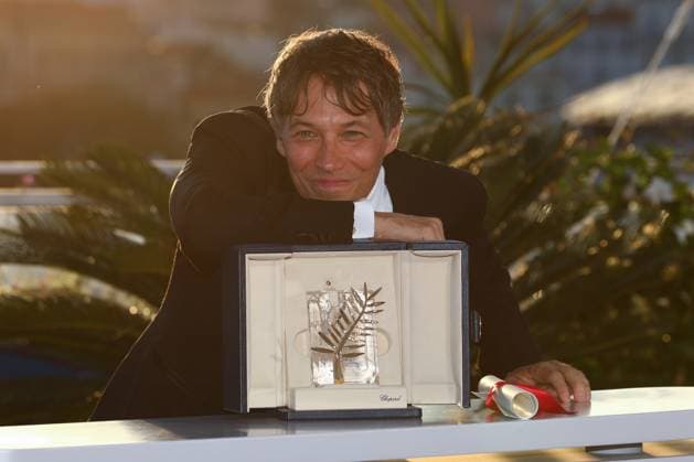 May 25, 2024, Cannes, Cote D azur, France: SEAN BAKER wins the Palme d Or and poses during Winners photocall at the 77th Annual Cannes Film Festival at Palais des Festivals in Cannes, France Cannes France - ZUMAc179 20240525_zep_c179_102 Copyright: xMickaelxChavetx