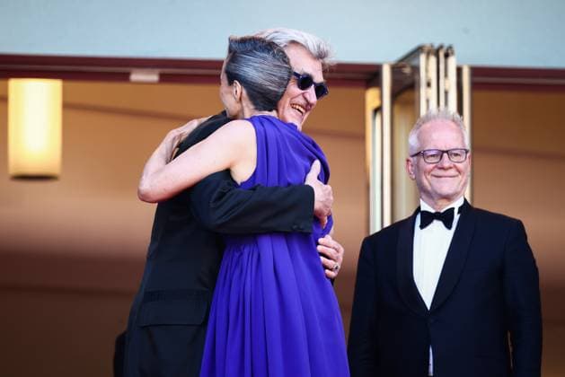 May 25, 2024, Cannes, France: Andie MacDowell and Wim Wenders hug while attending the Red Carpet of the closing ceremony at the 77th annual Cannes Film Festival at Palais des Festivals on May 25, 2024 in Cannes, France. Cannes France - ZUMAz156 20240525_zip_z156_037 Copyright: xBeataxZawrzelx