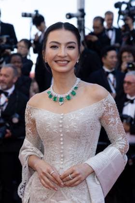 B MontÃ e des marches pour la cÃ rÃ monie de clÃ ture du 77eme Festival International du Film de Cannes au Palais des Festivals Ã Cannes Raline Shah MontÃ e des marches pour la cÃ rÃ monie de clÃ ture du 77eme Festival International du Film de Cannes au Palais des Festivals Ã Cannes On may 25th 2024 Olivier Borde Bestimage Red carpet for the closing ceremony of the 77th Cannes International Film Festival at the Palais des Festivals in Cannes, France On may 25th 2024 Cannes France  Copyright: xOLIVIERxBORDEx xBESTIMAGExOLIVIERxBORDEx xBESTIMAGEx