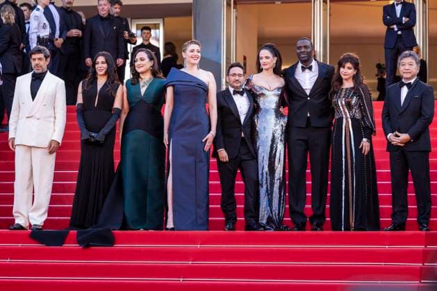 B MontÃ e des marches for the closing ceremony of the 77th Cannes International Film Festival at the Palais des Festivals in Cannes Pierfrancesco Favino, Nadine Labaki, Lily Gladstone, Greta Gerwig, Juan Antonio Bayona, Eva Green, Omar Sy, Ebru Ceylan, Hirokazu Kore eda Jury Longs mÃ trages MontÃ e des marches pour la cÃ rÃ monie de clÃ ture du 77eme Festival International du Film de Cannes au Palais des Festivals Ã Cannes On may 25th 2024 Olivier Borde Bestimage Red carpet for the closing ceremony of the 77th Cannes International Film Festival at the Palais des Festivals in Cannes, France On may 25th 2024 Cannes France  Copyright: xOLIVIERxBORDEx xBESTIMAGExOLIVIERxBORDEx xBESTIMAGEx