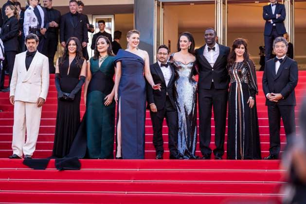 B MontÃ e des marches for the closing ceremony of the 77th Cannes International Film Festival at the Palais des Festivals in Cannes Pierfrancesco Favino, Nadine Labaki, Lily Gladstone, Greta Gerwig, Juan Antonio Bayona, Eva Green, Omar Sy, Ebru Ceylan, Hirokazu Kore eda Jury Longs mÃ trages MontÃ e des marches pour la cÃ rÃ monie de clÃ ture du 77eme Festival International du Film de Cannes au Palais des Festivals Ã Cannes On may 25th 2024 Olivier Borde Bestimage Red carpet for the closing ceremony of the 77th Cannes International Film Festival at the Palais des Festivals in Cannes, France On may 25th 2024 Cannes France  Copyright: xOLIVIERxBORDEx xBESTIMAGExOLIVIERxBORDEx xBESTIMAGEx