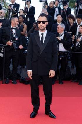 B MontÃ e des marches pour la cÃ rÃ monie de clÃ ture du 77eme Festival International du Film de Cannes au Palais des Festivals Ã Cannes Anthony Vaccarello MontÃ e des marches pour la cÃ rÃ monie de clÃ ture du 77eme Festival International du Film de Cannes au Palais des Festivals Ã Cannes On may 25th 2024 Olivier Borde Bestimage Red carpet for the closing ceremony of the 77th Cannes International Film Festival at the Palais des Festivals in Cannes, France On may 25th 2024 Cannes France  Copyright: xOLIVIERxBORDEx xBESTIMAGExOLIVIERxBORDEx xBESTIMAGEx
