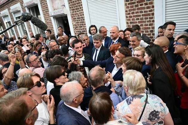 Emmanuel Macron will drink a beer in a bar with the inhabitants of Tourcoing, before the final of the 2024 Coupe de France PSG OL at Stade Pierre Mauroy Emmanuel Macron, President of the French Republic, will drink a beer in a bar with the inhabitants of Tourcoing, before the final of the 2024 Coupe de France PSG OL at Stade Pierre Mauroy On this occasion he is presented with a LOSC club jersey flocked with his Tourcoing first name, May 25, 2024 Miguel Medina Pool Bestimage Emmanuel Macron, President of the French Republic, will drink a beer in a bar with the inhabitants of Tourcoing, before the final of the 2024 Coupe de France PSG OL at the Pierre Mauroy stadium On this occasion he was offered a LOSC club jersey printed with his first na  Copyright: xMiguelxMedina Pool BestimagexMiguelxMedina Pool Bestimagex