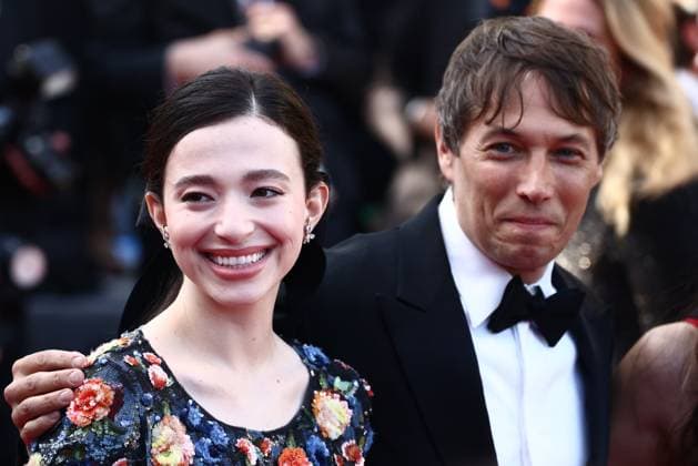 May 25, 2024, Cannes, France: Sean Baker and Mikey Madison attend the Red Carpet of the closing ceremony at the 77th annual Cannes Film Festival at Palais des Festivals on May 25, 2024 in Cannes, France. Cannes France - ZUMAz156 20240525_zip_z156_052 Copyright: xBeataxZawrzelx