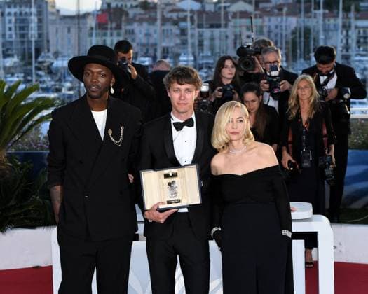 Cannes, 77th Cannes Film Festival 2024, Palme D Or Winners Photocall Cannes, 77th Cannes Film Festival 2024, Palme D Or Winners Photocall Pictured: Emmanuelle BÃ art, Halfdan Ullmann Tondel, Baloji Cannes France  Copyright: xIPA ABACAx