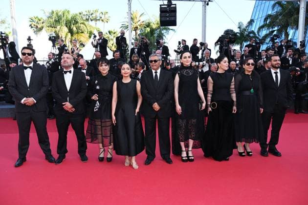 **Cannes, 77th Cannes Film Festival 2024, Final Night, Red Carpet Closing Ceremony. Cannes, 77th Cannes Film Festival 2024, Final Night, Red Carpet Closing Ceremony. Pictured: Amineh Arani, Setareh Maleki, Mohammad Rasoulof, Mahsa Rostami and Niousha Akhshi Cannes France  Copyright: xIPA ABACAx
