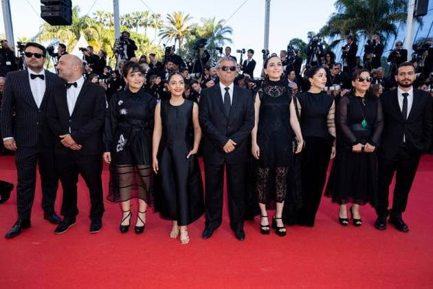 B MontÃ e des marches pour la cÃ?rÃ monie de clÃ?ture du 77eme Festival International du Film de Cannes au Palais des Festivals Ã Cannes Amineh Arani, Setareh Maleki, Mohammad Rasoulof, Mahsa Rostami, Niousha Akhshi, guest MontÃ e des marches pour la cÃ rÃ monie de clÃ ture du 77eme Festival International du Film de Cannes au Palais des Festivals Ã Cannes On may 25th 2024 Olivier Borde Bestimage Red carpet for the closing ceremony of the 77th Cannes International Film Festival at the Palais des Festivals in Cannes, France On may 25th 2024 Cannes France  Copyright: xOLIVIERxBORDEx xBESTIMAGExOLIVIERxBORDEx xBESTIMAGEx