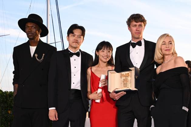 CANNES, FRANCE MAY 25 L R Baloji, Jury co President, Wei LIANG CHANG, You QIAO YIN Special Mention Award winners for Â Mongrel Â Halfdan ULLMANN TONDEL Camera d™Or Award winner for Â Armand Â in Un Certain Regard , Emmanuelle BÃ art co president of the Jury at the winners photocall of the 77th annual Cannes Film Festival at Palais des Festivals on May 25th, 2024 in Cannes, France CINEMA 77eme Festival de Cannes Photocall des LaurÃ ats 25 05 2024 ValentinaClaret Panoramic 