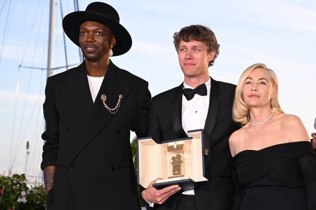 CANNES, FRANCE MAY 25 L R Baloji, Jury co President, Halfdan ULLMANN TONDEL winner of Camera d™Or Award for Â Armand Â in Un Certain Regard and Emmanuelle BÃ art co president of the Jury at the winners photocall of the 77th annual Cannes Film Festival at Palais des Festivals on May 25th, 2024 in Cannes, France CINEMA 77eme Festival de Cannes Photocall des LaurÃ ats 25 05 2024 ValentinaClaret Panoramic 