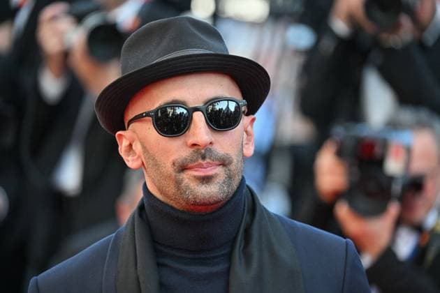 Cannes 2024 Closing Ceremony JR at the Closing Ceremony during the 77th Cannes Film Festival in Cannes, France on May 25, 2024. Photo by Julien Reynaud APS-Medias ABACAPRESS.COM Cannes France  Copyright: xReynaudxJulien APS-Medias ABACAx