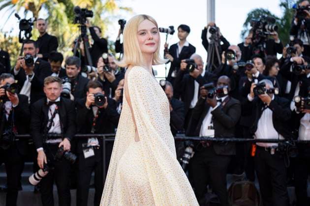 B MontÃ e des marches pour la cÃ rÃ monie de clÃ ture du 77eme Festival International du Film de Cannes au Palais des Festivals Ã Cannes Elle Fanning MontÃ e des marches pour la cÃ rÃ monie de clÃ ture du 77eme Festival International du Film de Cannes au Palais des Festivals Ã Cannes On may 25th 2024 Olivier Borde Bestimage Red carpet for the closing ceremony of the 77th Cannes International Film Festival at the Palais des Festivals in Cannes, France On may 25th 2024 Cannes France  Copyright: xOLIVIERxBORDEx xBESTIMAGExOLIVIERxBORDEx xBESTIMAGEx