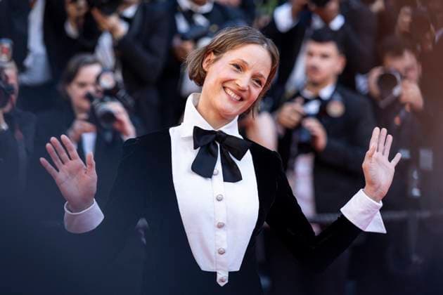 B MontÃ e des marches pour la cÃ rÃ monie de clÃ ture du 77eme Festival International du Film de Cannes au Palais des Festivals Ã Cannes Vicky Krieps MontÃ e des marches pour la cÃ rÃ monie de clÃ ture du 77eme Festival International du Film de Cannes au Palais des Festivals Ã Cannes On may 25th 2024 Olivier Borde Bestimage Red carpet for the closing ceremony of the 77th Cannes International Film Festival at the Palais des Festivals in Cannes, France On may 25th 2024 Cannes France  Copyright: xOLIVIERxBORDEx xBESTIMAGExOLIVIERxBORDEx xBESTIMAGEx