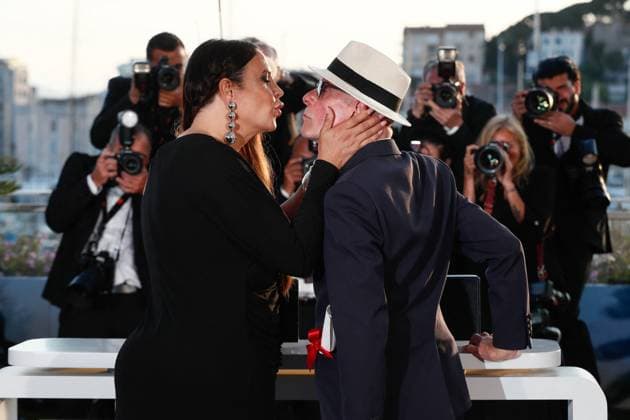 CC Photocall of the palms during the 77th Cannes International Film Festival at the Palais des Festivals in Cannes Karla Sofia Gascon Prix d?interprÃ tation fÃ minine pour Â Emilia Perez Â Palme collective S Gomez, Z Saldana, A Paz , Jacques Audiard Jury Prize for Â Emilia Perez Â Photocall of the awards winners of the 77th Cannes International Film Festival at the Palais des Festivals in Cannes On may 25th 2024 Christophe Clovis Bestimage Photocall of the awards winners of the 77th Cannes International Film Festival at the Palais des Festivals in Cannes, France On may 25th 2024 Cannes France  Copyright: xChristophexClovisx xBestimagexChristophexClovisx xBestimagex