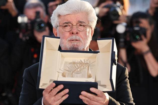 Cannes - Palme D Or Winners Photocall George Lucas poses with the Honorary Palme D?Or during the Palme D Or Winners Photocall at the 77th annual Cannes Film Festival at Palais des Festivals on May 25, 2024 in Cannes, France. Photo by Shootpix ABACAPRESS.COM Cannes France  Copyright: xShootpix ABACAx