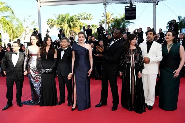 77th Cannes Film Festival 2024, Final Night, Red Carpet Closing Ceremony. In the photo: the Jury Pierfrancesco Favino, Nadine Labaki, Lily Gladstone, President of the Jury Greta Gerwig, Juan Antonio Bayona, Eva Green, Omar Sy, Ebru Ceylan and Hirokazu Kore-eda  Copyright: xSimonexComix xipa-agency.netx xPoolxPhotoxEventsx03x IPA_Agency_IPA46530535