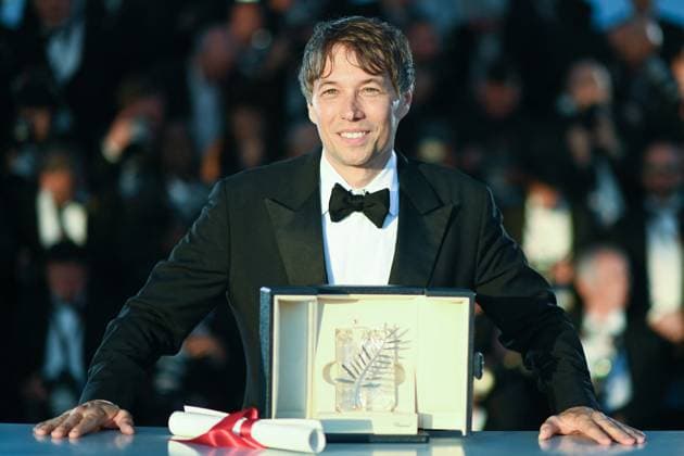 Cannes Winners Photocall Sean Baker poses with the Palme D Or Award for Anora during the Winners Photocall as part of the 77th Cannes International Film Festival in Cannes, France on May 25, 2024. Photo by Aurore Marechal ABACAPRESS.COM Cannes France  Copyright: xMarechalxAurore ABACAx