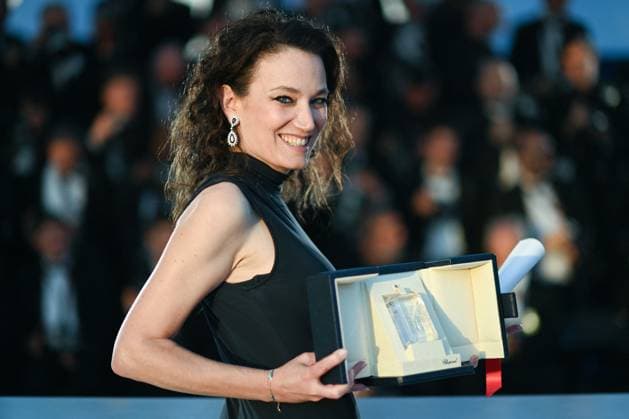 Cannes Winners Photocall Coralie Fargeat poses with the Best Screenplay award for The Substance during the Winners Photocall as part of the 77th Cannes International Film Festival in Cannes, France on May 25, 2024. Photo by Aurore Marechal ABACAPRESS.COM Cannes France  Copyright: xMarechalxAurore ABACAx