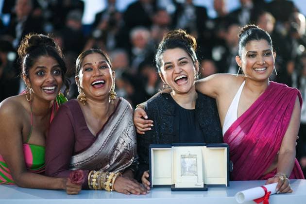 Bilder des Jahres 2024, Entertainment 05 Mai Entertainment Themen der Woche KW21 Entertainment Bilder des Tages Cannes Winners Photocall Kani Kusruti, Chhaya Kadam, Payal Kapadia and Divya Prabha pose with the Grand Prix Award for All We Imagine As Light during the Winners Photocall as part of the 77th Cannes International Film Festival in Cannes, France on May 25, 2024. Photo by Aurore Marechal ABACAPRESS.COM Cannes France  Copyright: xMarechalxAurore ABACAx