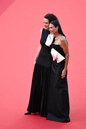 77eme Festival International du Film de Cannes MontÃ e des marches de cloture 77th International Cannes Film Festival Closing Red Carpet 305535 2024 05 25 Cannes France Moore, Demi Fargeat, Coralie  Copyright: xSergexArnalx xStarfacex STAR_305535_040