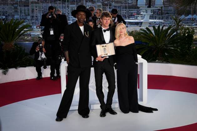 Photo IPP Daniele Cifala™ Cannes 25 05 2024 Palme D Or Winners Photocall The 77th Annual Cannes Film Festival in the photo President of the Jury CamÃ ra D or Baloji, Winner of the Camera d Or Award for Armand Halfdan Ullmann Tondel, and President of the Jury CamÃ ra D or Emmanuelle BÃ art Italy Photo Press World Copyright