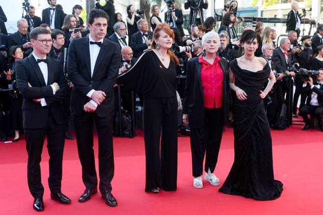 CC MontÃ e des marches pour la cÃ?rÃ monie de clÃ?ture du 77eme Festival International du Film de Cannes au Palais des Festivals Ã Cannes Vladimir Perisic, Paolo Moretti, Marie Castille Mention Schaar, Claudine Nougaret, Lubna Azabal MontÃ e des marches pour la cÃ?rÃ monie de clÃ?ture du 77eme Festival International du Film de Cannes au Palais des Festivals Ã Cannes On may 25th 2024 Christophe Clovis Bestimage Red carpet for the closing ceremony of the 77th Cannes International Film Festival at the Palais des Festivals in Cannes, France On may 25th 2024 Cannes France  Copyright: xChristophexClovisx xBestimagexChristophexClovisx xBestimagex