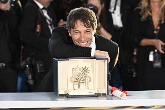 Annual Cannes Film Festival - Palme D Or Winners Photocall - Cannes DN Sean Baker poses with the Palme D Or Award for Anora during the Palme D Or Winners Photocall at the 77th annual Cannes Film Festival at Palais des Festivals on May 25, 2024 in Cannes, France. Photo by David NIVIERE ABACAPRESS.COM CANNES France  Copyright: xNivierexDavid ABACAPRESS.COMx