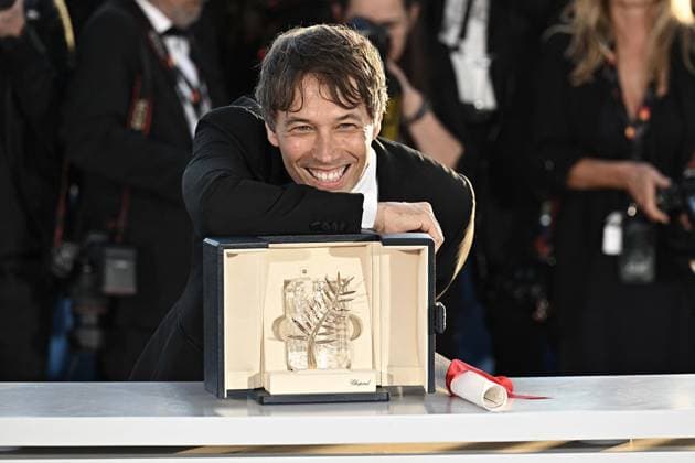 Annual Cannes Film Festival - Palme D Or Winners Photocall - Cannes DN Sean Baker poses with the Palme D Or Award for Anora during the Palme D Or Winners Photocall at the 77th annual Cannes Film Festival at Palais des Festivals on May 25, 2024 in Cannes, France. Photo by David NIVIERE ABACAPRESS.COM CANNES France  Copyright: xNivierexDavid ABACAPRESS.COMx