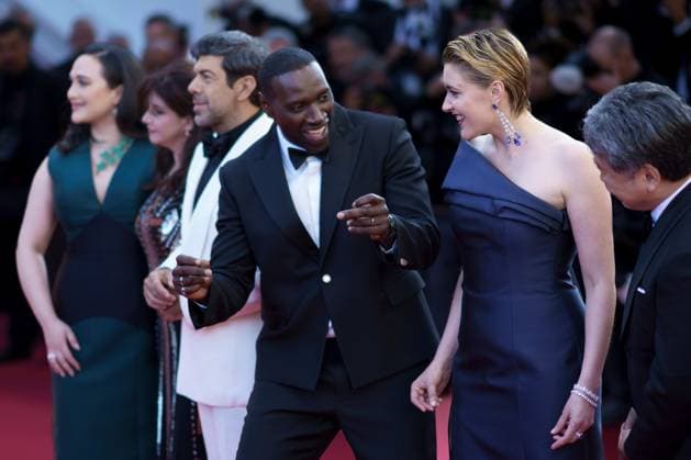 Cannes, France 25th May, 2024 Jury Members Omar Sy and President of the Jury Greta Gerwig attends the Red Carpet of the closing ceremony at the 77th annual Cannes Film Festival at Palais des Festivals on May 25, 2024 in Cannes, France CINEMA 77eme Festival de Cannes Red Carpet Closing Ceremony 25 05 2024 NorbertScanella Panoramic 
