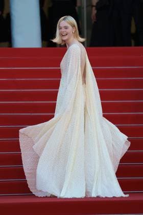 Cannes, France 25th May, 2024 Elle Fanning attends the Red Carpet of the closing ceremony at the 77th annual Cannes Film Festival at Palais des Festivals on May 25, 2024 in Cannes, France CINEMA 77eme Festival de Cannes Red Carpet Closing Ceremony 25 05 2024 NorbertScanella Panoramic 
