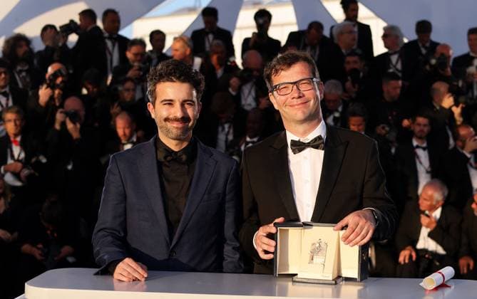 Photocall of the Palmes at the 77th Cannes International Film Festival at the Palais des Festivals in Cannes Guest, Nebojsa Slijepcevic Palme d?or du court mÃ trage pour Â The man who could not remain silent Â Photocall of the awards winners of the 77th Cannes International Film Festival at the Palais des Festivals in Cannes On may 25th 2024 Jacovides Borde Moreau Bestimage Photocall of the awards winners of the 77th Cannes International Film Festival at the Palais des Festivals in Cannes, France On may 25th 2024 Cannes France  Copyright: xJACOVIDES-BORDE-MOREAUx xBESTIMAGExJACOVIDES-BORDE-MOREAUx xBESTIMAGEx