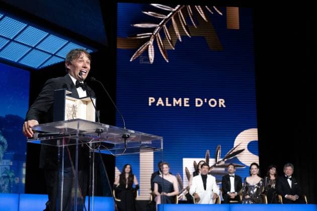 Annual Cannes Film Festival - Closing Ceremony - Cannes DN Sean Baker receives the Palme D Or Award for Anora presented by George Lucas during the Closing Ceremony at the 77th annual Cannes Film Festival at Palais des Festivals on May 25, 2024 in Cannes, France. Photo by David NIVIERE ABACAPRESS.COM CANNES France  Copyright: xNivierexDavid ABACAPRESS.COMx