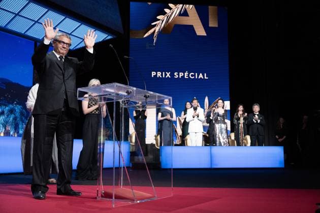 Annual Cannes Film Festival - Closing Ceremony - Cannes DN Mohammad Rasoulof receives the Special Award for Best Screenplay for The Seed of the Sacred Fig presented by MÃ lanie Laurent during the Closing Ceremony at the 77th annual Cannes Film Festival at Palais des Festivals on May 25, 2024 in Cannes, France. Photo by David NIVIERE ABACAPRESS.COM CANNES France  Copyright: xNivierexDavid ABACAPRESS.COMx