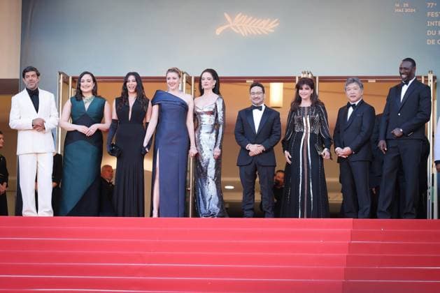 Cannes Closing Ceremony DB Jury Members Pierfrancesco Favino, Lily Gladstone, Nadine Labaki, President of the Jury Greta Gerwig, Eva Green, Juan Antonio Bayona, Ebru Ceylan, Hirokazu Kore-eda and Omar Sy attending the Red Carpet of the closing ceremony at the 77th annual Cannes Film Festival at Palais des Festivals on May 25, 2024 in Cannes, France. Photo by David Boyer ABACAPRESS.COM Cannes France  Copyright: xBoyerxDavid ABACAx