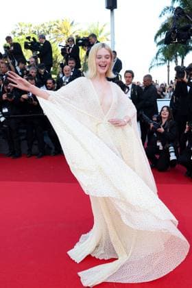 J MontÃ e des marches pour la cÃ rÃ monie de clÃ ture du 77eme Festival International du Film de Cannes au Palais des Festivals Ã Cannes Elle Fanning MontÃ e des marches pour la cÃ rÃ monie de clÃ ture du 77eme Festival International du Film de Cannes au Palais des Festivals Ã Cannes On may 25th 2024 Jacovides Moreau Bestimage Red carpet for the closing ceremony of the 77th Cannes International Film Festival at the Palais des Festivals in Cannes, France On may 25th 2024 Cannes France  Copyright: xJACOVIDES-MOREAUx xBESTIMAGExJACOVIDES-MOREAUx xBESTIMAGEx