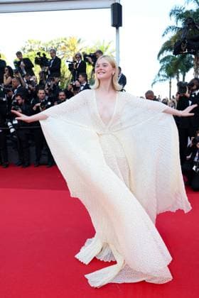 J MontÃ e des marches pour la cÃ rÃ monie de clÃ ture du 77eme Festival International du Film de Cannes au Palais des Festivals Ã Cannes Elle Fanning MontÃ e des marches pour la cÃ rÃ monie de clÃ ture du 77eme Festival International du Film de Cannes au Palais des Festivals Ã Cannes On may 25th 2024 Jacovides Moreau Bestimage Red carpet for the closing ceremony of the 77th Cannes International Film Festival at the Palais des Festivals in Cannes, France On may 25th 2024 Cannes France  Copyright: xJACOVIDES-MOREAUx xBESTIMAGExJACOVIDES-MOREAUx xBESTIMAGEx