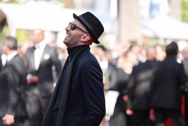 Cannes Closing Ceremony DB Artist JR attending the Red Carpet of the closing ceremony at the 77th annual Cannes Film Festival at Palais des Festivals on May 25, 2024 in Cannes, France. Photo by David Boyer ABACAPRESS.COM Cannes France  Copyright: xBoyerxDavid ABACAx