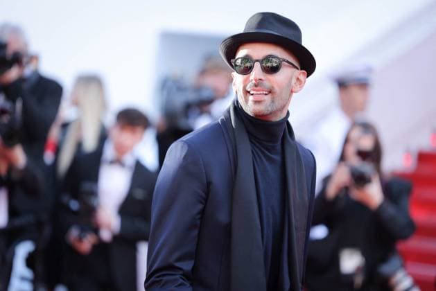 Cannes Closing Ceremony DB Artist JR attending the Red Carpet of the closing ceremony at the 77th annual Cannes Film Festival at Palais des Festivals on May 25, 2024 in Cannes, France. Photo by David Boyer ABACAPRESS.COM Cannes France  Copyright: xBoyerxDavid ABACAx