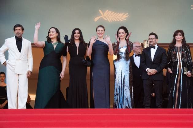 Cannes Closing Red Carpet Jury members Lily Gladstone, Omar Sy, Greta Gerwig, Nadine Labaki, Ebru Ceylan, Pierfrancesco Favino, Hirokazu Kore-eda, Juan Antonio Bayona and Eva Green attending the Closing Red Carpet of the 77th Cannes International Film Festival in Cannes, France on May 25, 2024. Photo by Aurore Marechal ABACAPRESS.COM Cannes France  Copyright: xMarechalxAurore ABACAx