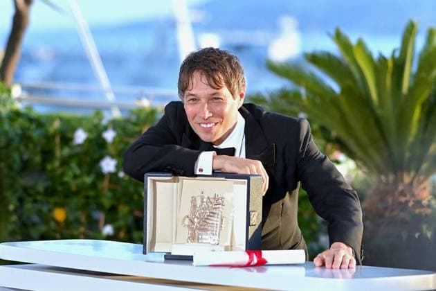 Cannes - Winners Photocall Sean Baker pose with the Palme d Or Award for Anora during the Palme D Or Winners Photocall during the Palme D Or Winners Photocall at the 77th annual Cannes Film Festival at Palais des Festivals on May 25, 2024 in Cannes, France. Photo by Franck Castel ABACAPRESS.COM Cannes France  Copyright: xCastelxFranck ABACAx