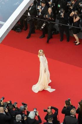 Cannes - Closing Ceremony Arrivals Elle Fanning attends the Red Carpet of the closing ceremony at the 77th annual Cannes Film Festival at Palais des Festivals on May 25, 2024 in Cannes, France. Photo by Cyril Chateau ABACAPRESS.COM Cannes France  Copyright: xChateauxCyril ABACAx