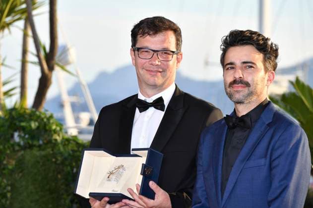 Nebojsa Slijepcevic with the Palme dOr for Best Short Film The Man Who Could Not Remain Silent at the Photocall with the award winners at the Festival de Cannes 2024 77 Cannes International Film Festival at the Palais des Festivals Cannes, 25 05 2024 Foto:xD.xBedrosianx xFuturexImagex preistraeger_4502