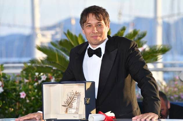 Sean Baker with the Palme dOr for Best Film Anora at the Photocall with the award winners at the Festival de Cannes 2024 77 Cannes International Film Festival at the Palais des Festivals Cannes, 25 05 2024 Foto:xD.xBedrosianx xFuturexImagex preistraeger_4521