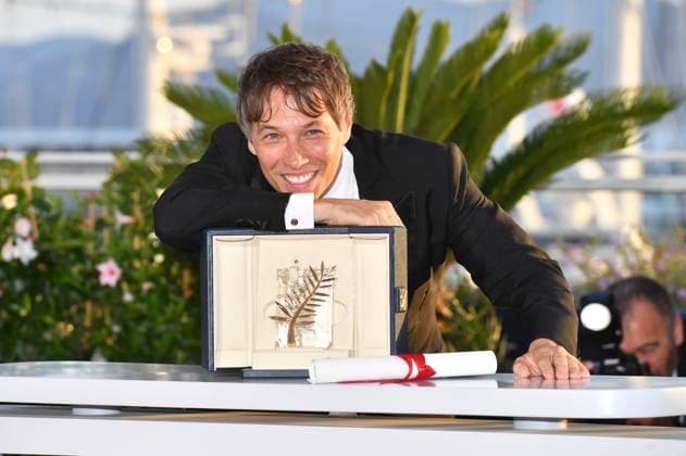 Sean Baker with the Palme dOr for Best Film Anora at the Photocall with the award winners at the Festival de Cannes 2024 77 Cannes International Film Festival at the Palais des Festivals Cannes, 25 05 2024 Foto:xD.xBedrosianx xFuturexImagex preistraeger_4524