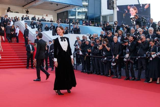 Festival de Cannes Red Carpet Closing Carpet Vicky Krieps at the Closing Ceremony of the 77 Cannes International Film Festival on 25 05 2024 Copyright: xEventpressxKochanx