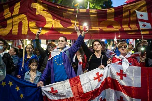 Bilder des Jahres 2024, News 05 Mai News Themen der Woche KW21 News Bilder des Tages Demonstration TBILISSI HELENE DECAESTECKER MAXPPP TBILISSI 26 05 2024 May 26 Tbilisi Thousands of demonstrators march from Petre Melikishvili Street on the anniversary of Georgias independence. They are protesting against the so-called Russian law, which passed its third reading on May 14. May, which requires media outlets and NGOs receiving more than 20 percent of their funding from foreign sources to declare themselves foreign agents. The law has been the subject of controversy in Georgia for several weeks Demonstrators stage a march to protest the foreign influence law in Tbilisi on May 26, 2024, Georgia s Independence Day TBILISSI TBILISSI GEORGIE  Copyright: xMAXPPPxHELENExDECAESTECKERx DCK202405261109 DCK202405261109