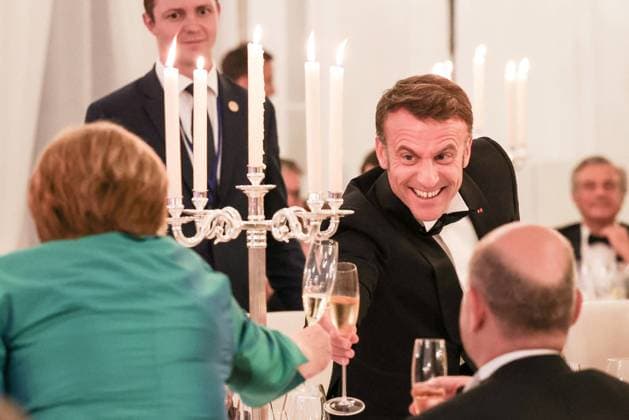 Bilder des Jahres 2024, News 05 Mai News Themen der Woche KW21 Emmanuel Macron and Brigitte Macron welcomed by Franck Walter Steinmeier, President of the Federal Republic of Germany, and Mrs. Elke Budenbender for a state dinner at Bellevue Castle, during a three-day state visit to Germany Angela Merkel French President Emmanuel Macron and First Lady Brigitte Macron welcomed by Franck Walter Steinmeier, President of the Federal Republic of Germany, and Mrs Elke Budenbender for a state dinner, at Bellevue Castle, during a state visit three days in Germany May 26, 2024 StÃ phane Lemouton Bestimage The French President, Emmanuel Macron and the First Lady, Brigitte Macron welcomed by Franck Walter Steinmeier, President of the Federal Republic of Germany and Mrs Elke Budenbender for a state dinner, at Belle  Copyright: xStephanexLemoutonx xBestimagexStephanexLemoutonx xBestimagex
